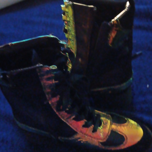 BAMBOO Iridescent Lace-Up Boots - Picture 5 of 11